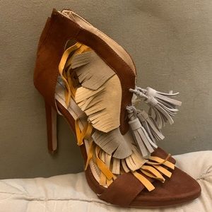 Pretty suade fringe heel
